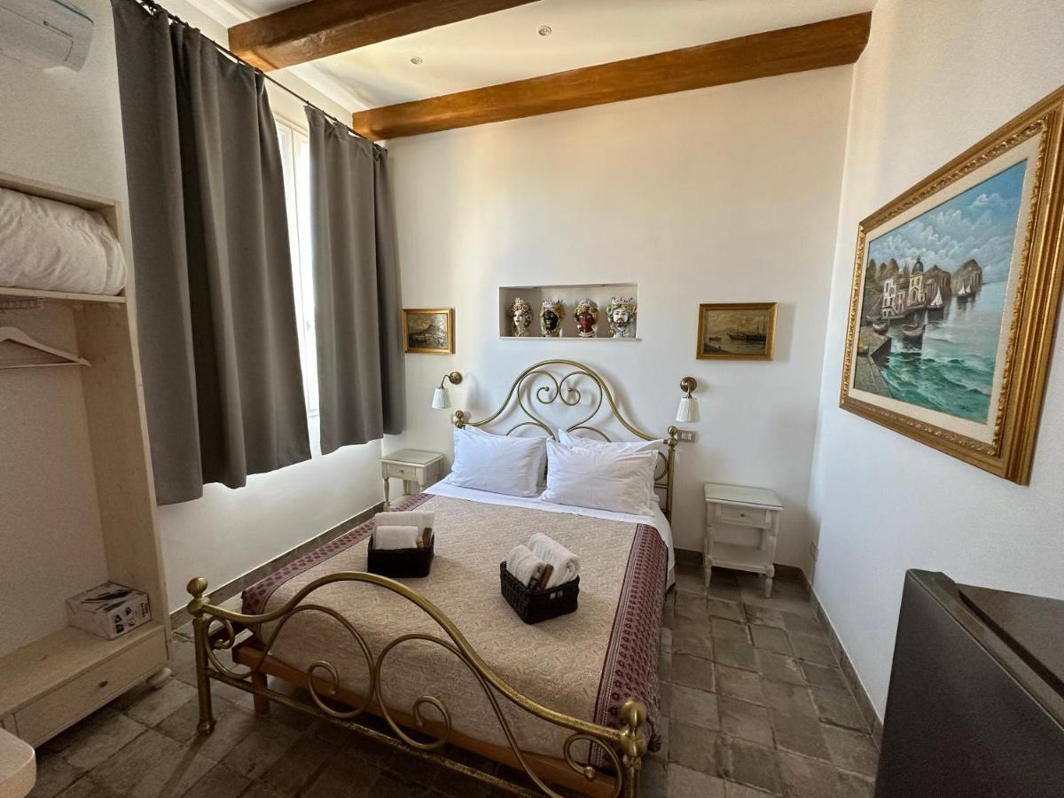 Terrazza Dei Mori - Seaview Terrace In Ortigia Apartman Szirakúza Kültér fotó